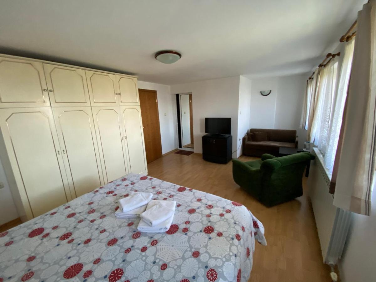 Pontica Homestay *